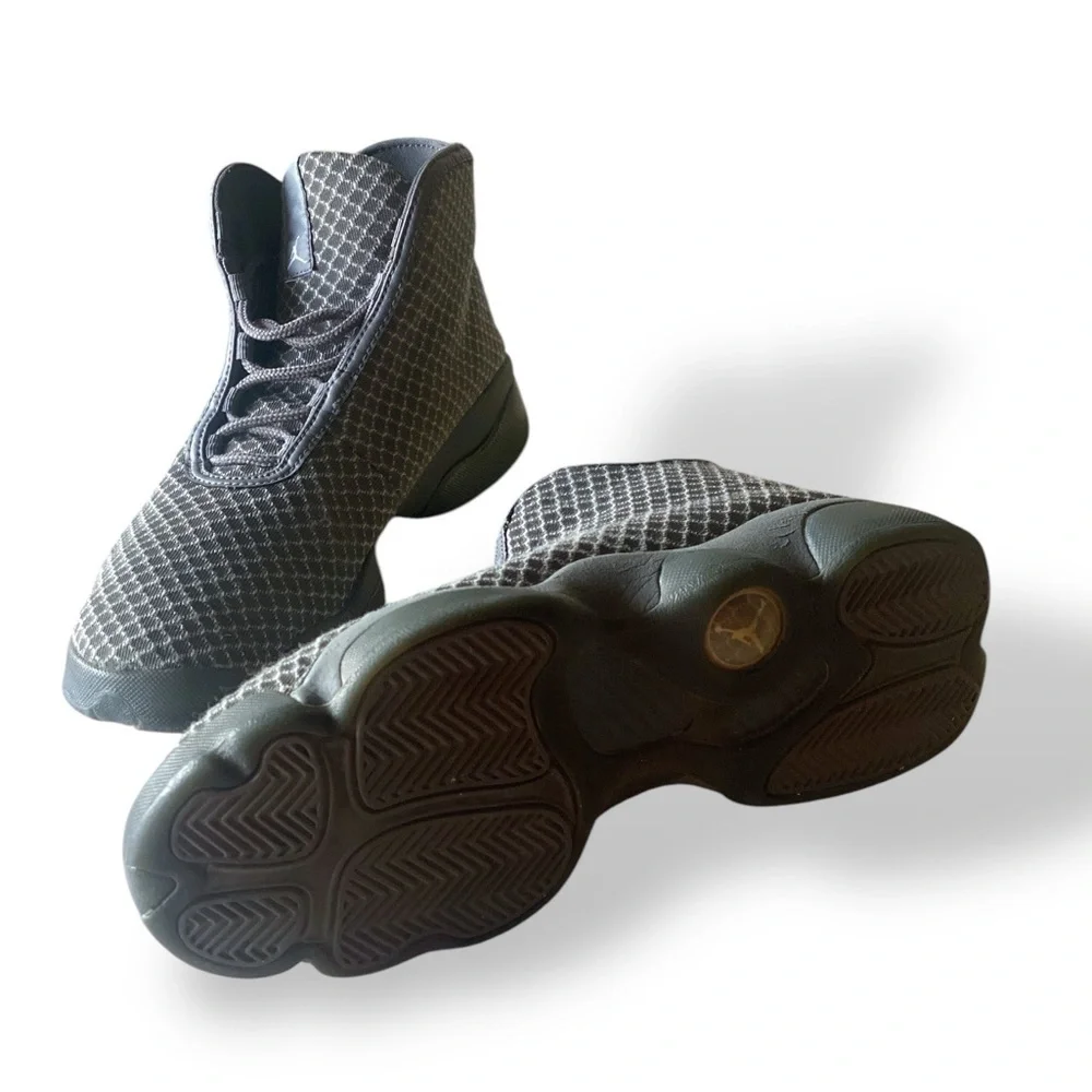 JORDAN HORIZON WOLF GREY BLACK HI-TOP  SNEAKERS